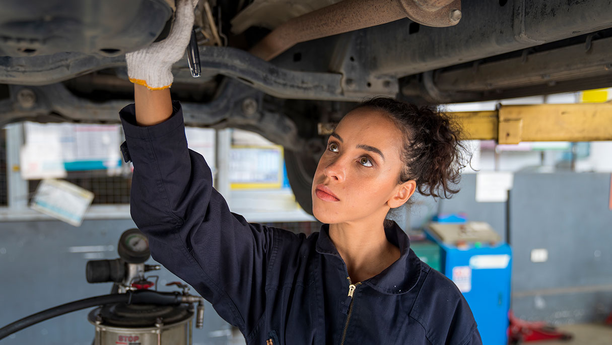 Bil Reparation Kvinde 01