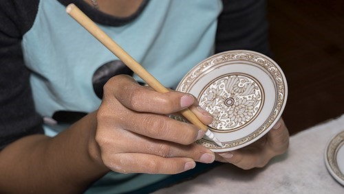 porcelæn dame med talerken