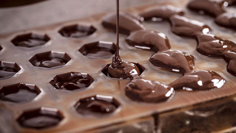 Fyldte chokolader i fremstilling